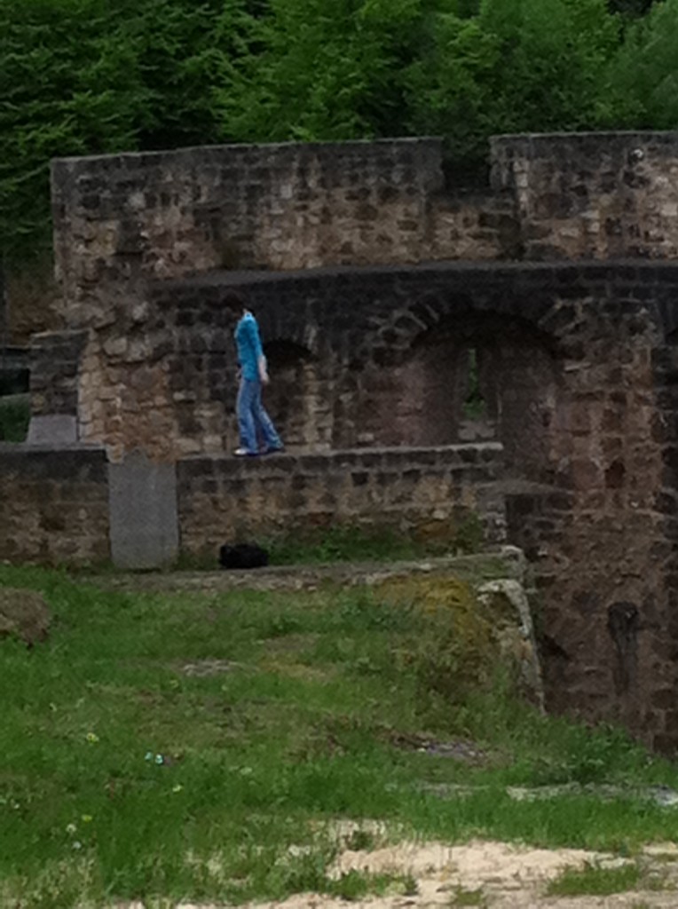 the blue performing girl installatie 2012 la rochette luxemburg