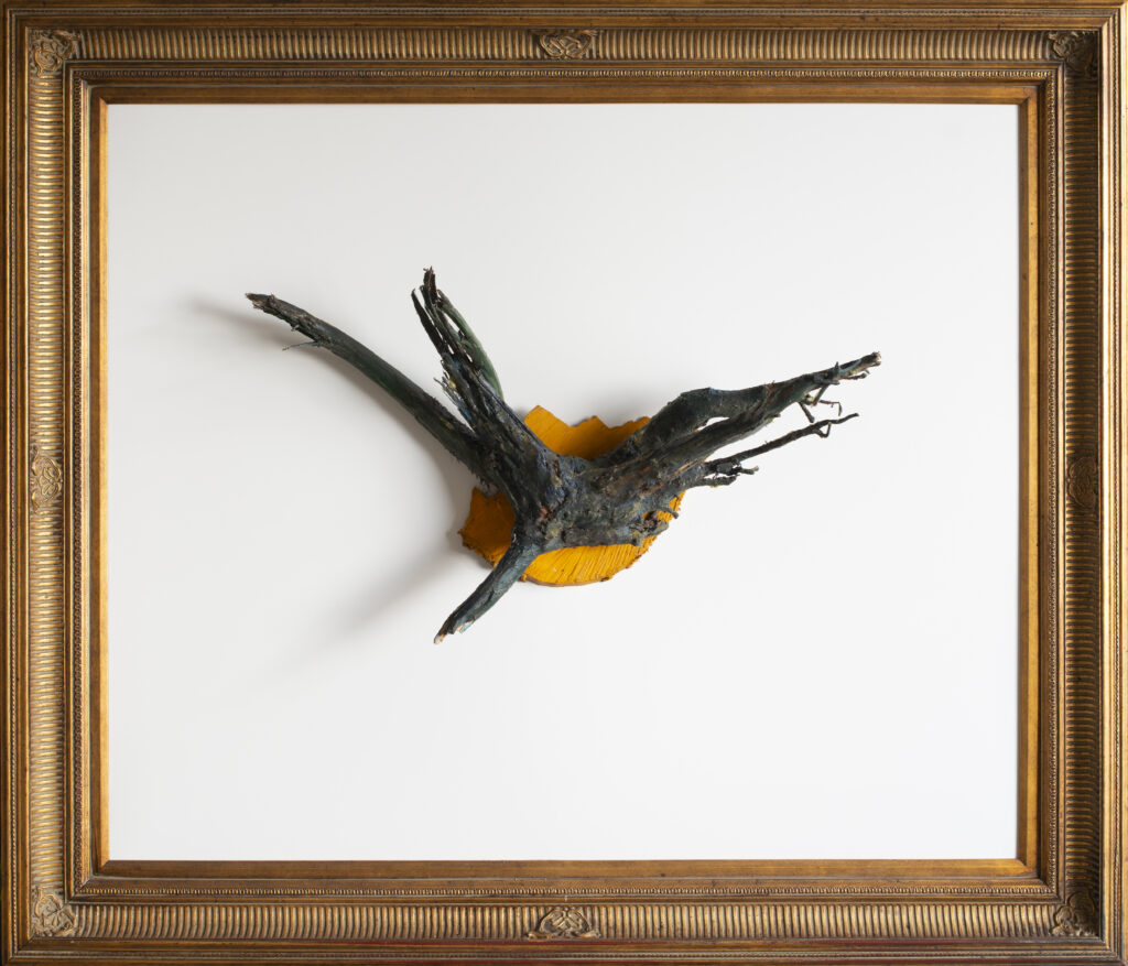 De verschoppeling, The Outcast 2023 Mixed Media on bark, wood and panel 120 x 120